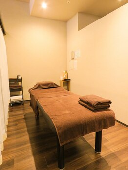 エーツー整体 ソコラ 武蔵小金井クロス店(AA SEITAI SoCoLa)/カーテン仕切りの半個室です