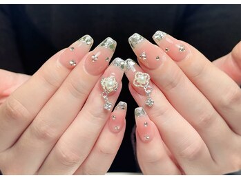 メオネイル(MEO NAIL)/ガラスフレンチ×ビジューネイル