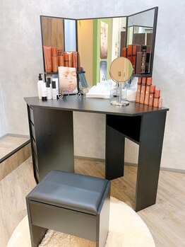 エンフェルメラサロン(ENFERMERA SALON)/メイクスペースあります