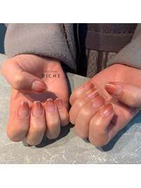 指先を華やかにするラメフレンチ