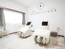ぱちくりの雰囲気（まつげカール中に隣にお客様がいらっしゃる場合もございます。）