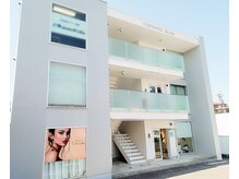 ココシア 岡崎店(CoCosia)の雰囲気（3回建てビルの1階です♪大きな看板が目印です！）