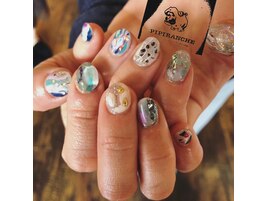 個性派ニュアンスネイル