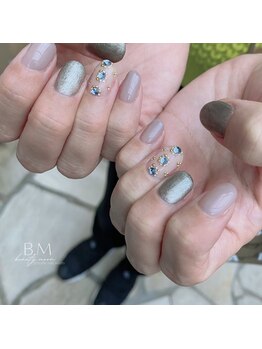 ビューティームーン(beauty moon)/ストーン囲みスタッズ