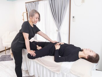 プララ(Plala)の写真/巻き肩や反り腰の姿勢の歪みケア！慢性的不調を見直し、腰痛予防で健やかな毎日を◎