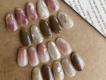フルール(fleur)の写真/【オフ無料でお得に通える♪】ちゅるんとシンプル～キラキラ華やかまで、大人かわいいネイルが大人気☆