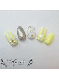 イエローストライプネイル