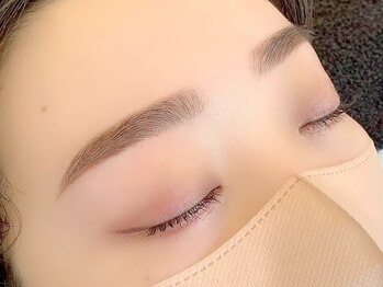 ナザリー(Nazalea)の写真/眉毛のデザインをお任せ！お顔の雰囲気や骨格に合わせた美眉デザインで、魅力的な目元を手に入れましょう！