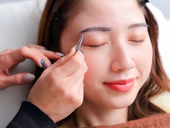 マユカ 五反田店(Mayuka)の写真/【完全個室◎】知識・経験が豊富なスタッフがお客様のお顔を見極め、1人1人にぴったりの眉毛に仕上げます♪