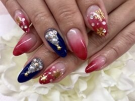 華やかクリスマスネイル
