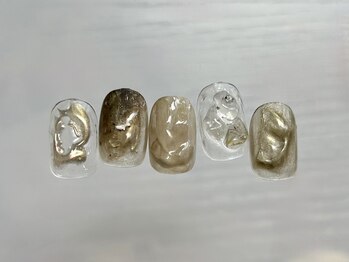 ブラウンカラー×ゴールド