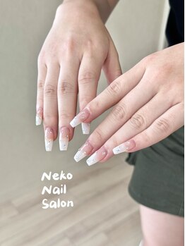 ネコ(Neko)の写真/《チップ長さ出し》韓国ネイルに必須◆長さだし×うるツヤカラー×キラキラパーツであざと可愛いネイルを♪