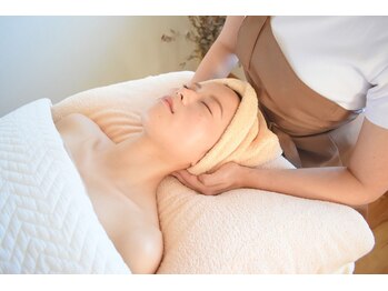 クレア(CLAiRE)/首・肩コリをほぐして小顔をGET