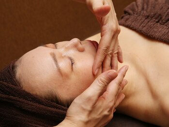 エントルム(Entrum)/<施術風景:フェイシャル>