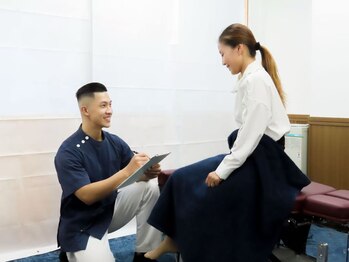 池袋らくらく整骨院/施術前丁寧にヒアリング【整体】