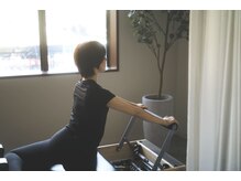 ピラティス/マシンピラティス/首肩こり/反り腰/巻き肩