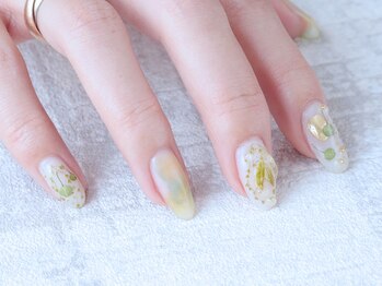 ぷっくりボタニカル押し花nail