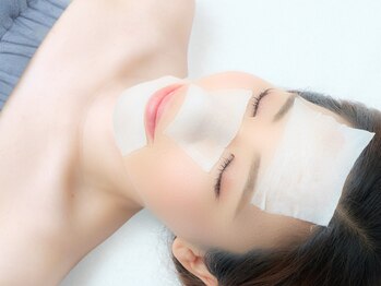 シエスタビューティラボの写真/毛穴診断で詰りの原因を確認。肌へ負担も少なく毛穴汚れにアプローチ!肌質改善,毛穴角栓＆皮脂汚れを除去◎