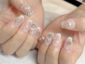 フルール(fleur)の写真/煌びやかなネイルで大切な日を特別に演出しませんか？つけ放題メニューで理想のデザインを叶えます♪