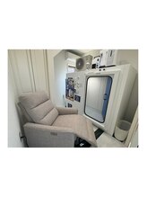 スリー(THREE) 案内 スタッフ