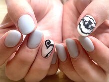 アミュリー ネイル アトリエ(Amury nail atelier)/マット 大人 乳白色 グレー