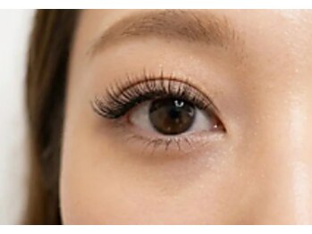 eyes Ooo【アイズ オー】の写真/【メイク時短】忙しい働く女性の味方!ビューラーいらずのぱっちりまつげで、朝のメイク時間を大幅に短縮☆