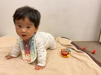 子育てママの整体サロン/施術中のお子様の様子
