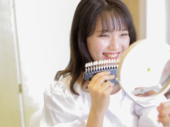 カナエル(QANAEL)/1)歯のトーンチェック