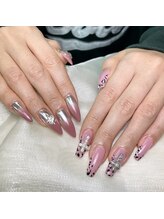 アヤメネイル/個性的なデザイン