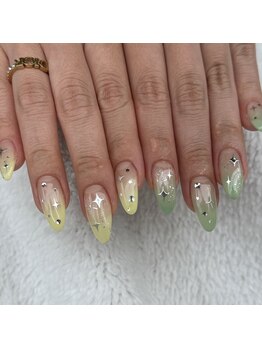 ロミー(Rommy)/イエロー×グリーングラデネイル