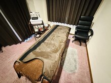 エミュ(emu)の雰囲気（ヒートマットで体の内側から温めて、自律神経を整えます）