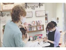 ヘアアンドネイル ピーファイブ(P-five)の雰囲気（ヘア・ネイル・ヘッドスパの同時施術で時間短縮♪優雅な時間を♪）