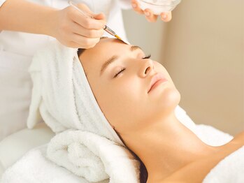 サロン ド エムジョリー(Salon de M Jolie)の写真/【21時迄受付◎】日々の紫外線によるシミシワに徹底アプローチ！韓国水光肌！当店人気No.1かぼちゃピール