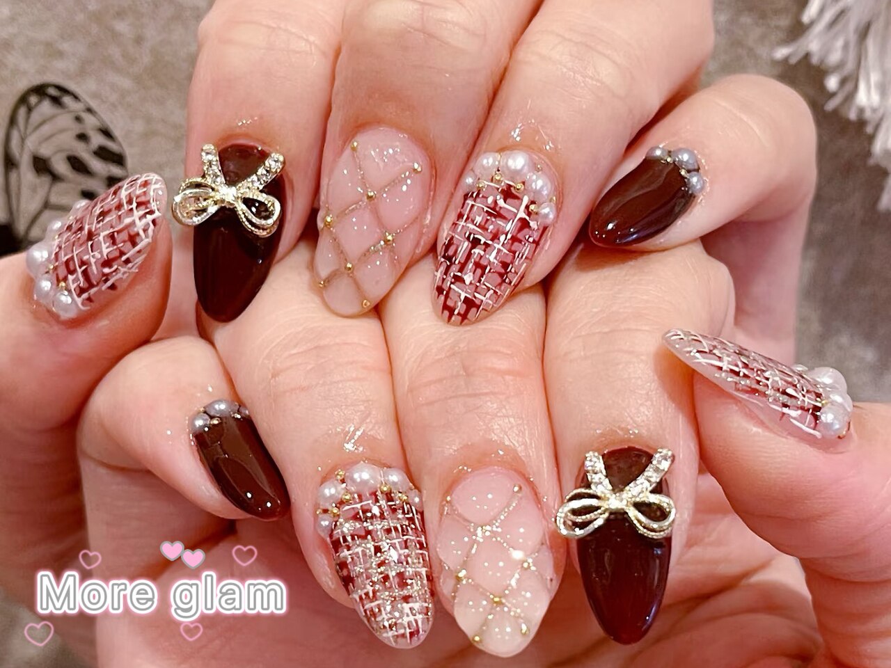 2025年-2026年冬トレンド】ストーンのネイルデザイン集｜人気順｜3