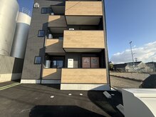 リリア(LILY.A)の雰囲気（三階建アパートの一階(102)がサロンです！）