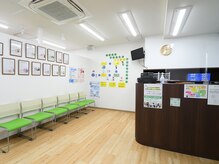 東大宮鍼灸接骨院の雰囲気（清潔で広々とした受付でお待ちしております！）