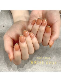 リッシュ ドゥ(RICHE deux)/上品なゴールドラインネイル