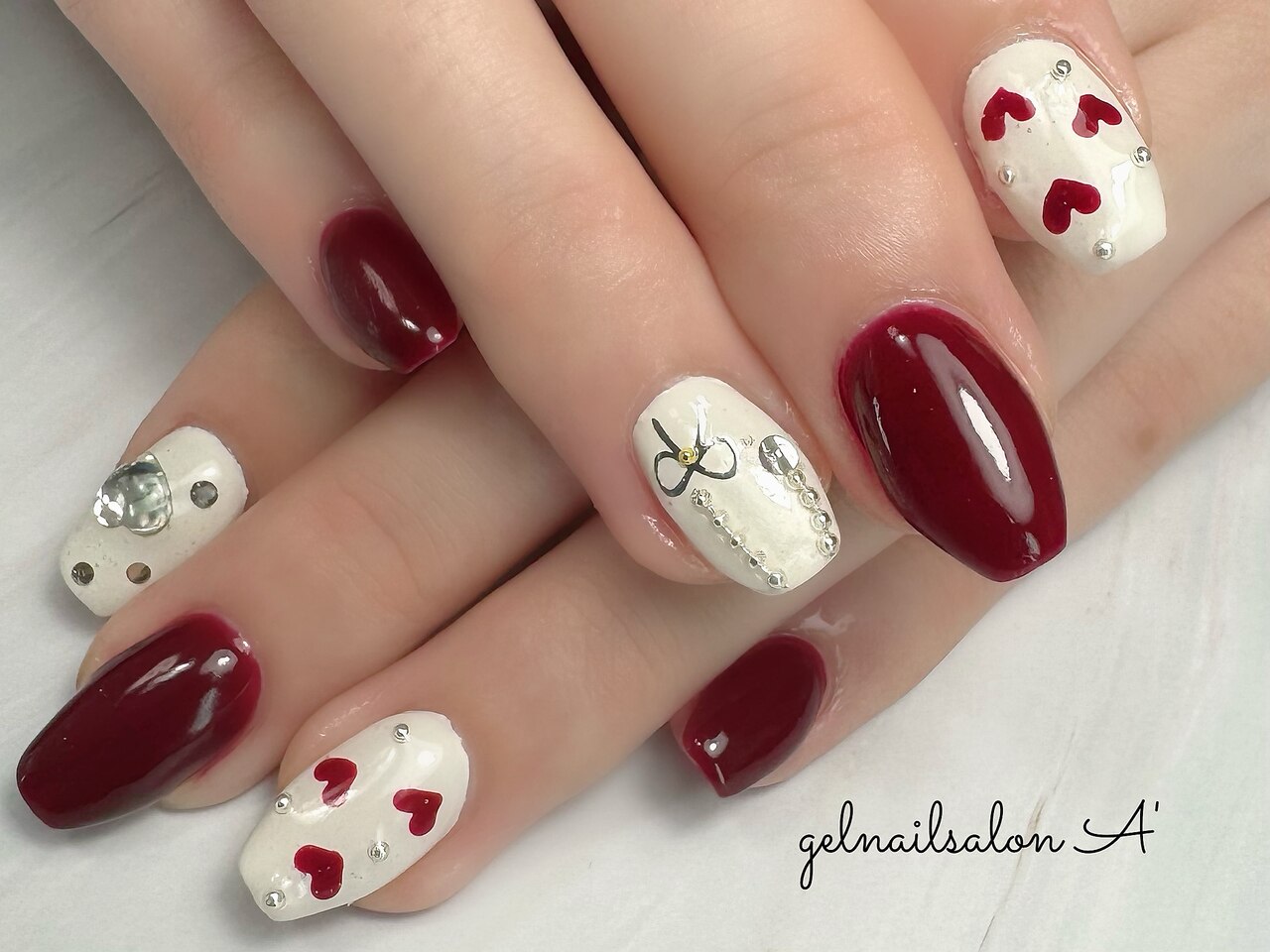 2025年秋トレンド】ボルドー ハートのネイルデザイン集｜人気順