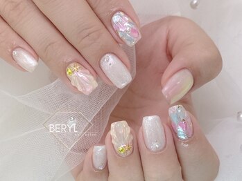ベリル(BERYL)の写真/爪の形にや亀裂でお困りの方に★長さ出しで憧れの縦長美爪に。ハンドケアも◎朝10：00～夜21：00まで営業♪