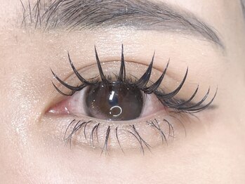 ホワイト(WHITE)の写真/【究極のモチとボリューム☆LEDエクステWフラット！】圧倒的な持続力で美しいまつげを長く楽しみたい方へ♪