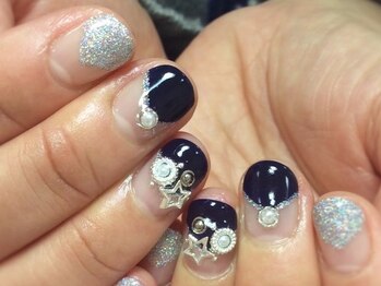 ネイルネイル 南森町店(nailnail)/季節関係なくアガるカラーで♪