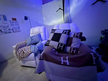 アリエス 福岡天神店/【店内のご紹介1】