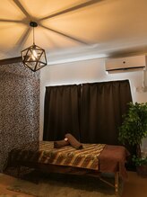 ウォーム(Warm)/リラクゼーション施術用ベッド