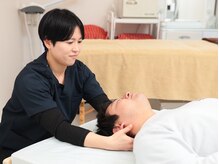 カイロプラクティック楓 伊勢店の雰囲気（歪みのチェックを全身行います）