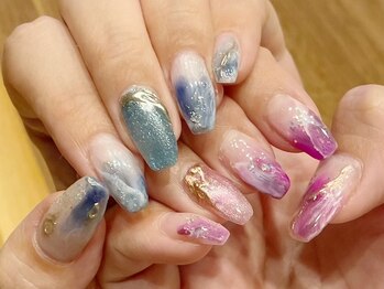 左右色違い大理石風