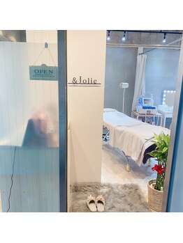 アンドジョリー(&Jolie)/