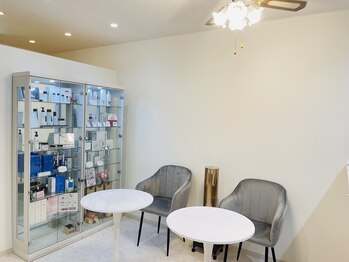 サロン モナ(Salon Mona)