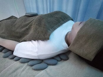 ゆくる.tokyoの写真/冷えにお悩みの方必見！じんわり温まる期間限定メニュー【ヘッドスパ＋ボディ温石浴】がオススメ♪