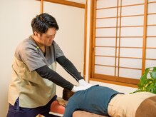 柔 ヤワラ/施術風景【マッサージ/頭痛】