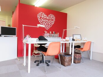 ネイルサロン ディンプル/ハートのロゴが可愛い店内☆